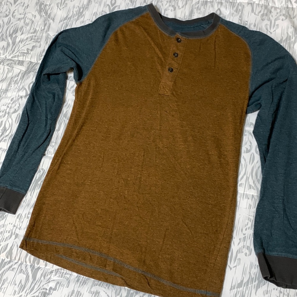 Casual long sleeve shirt